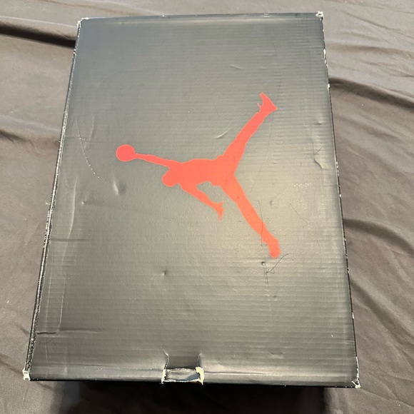 Air Jordan 6 Retro Carmine (2021 release) - Picture 2 of 10